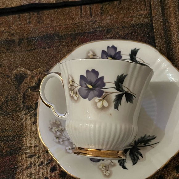 SELLING VINTAGE TEA CUP & SAUCER FLORAL COLOR NO CRACKS Or STAINS PRE- OWNED - Picture 2 of 11